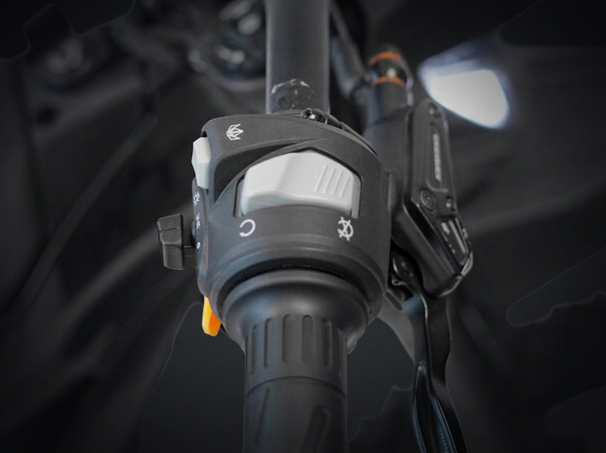 2026 THRONE SRPNT X3 Black Strike Electric Motorcycle — photo 28